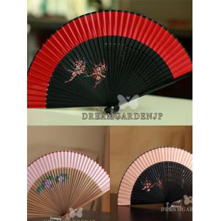 【漢服華服古装用ー扇子】彫刻 涼しげなオシャレ扇子 レディス布扇子 扇袋セット ウチワ 赤色