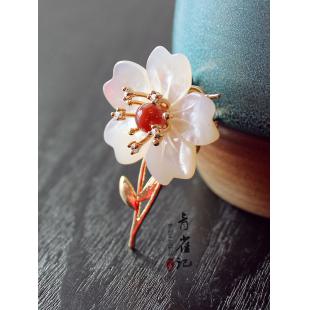 【漢服華服古装用ー飾り物】女性用 手作り ブローチ 銅 貝殻 白色 花