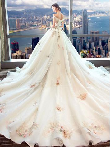 【ウエディングドレス】女性用 トレーン フリル 白色 レース 刺繍 結婚式 演奏会 花嫁 床付くタイプ