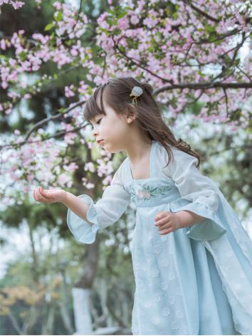 【唐装・漢服ー子供用】中華服古装 唐朝服 女性用 刺繍 キッズ 演奏会 ﾜﾝﾋﾟｰｽ 水色